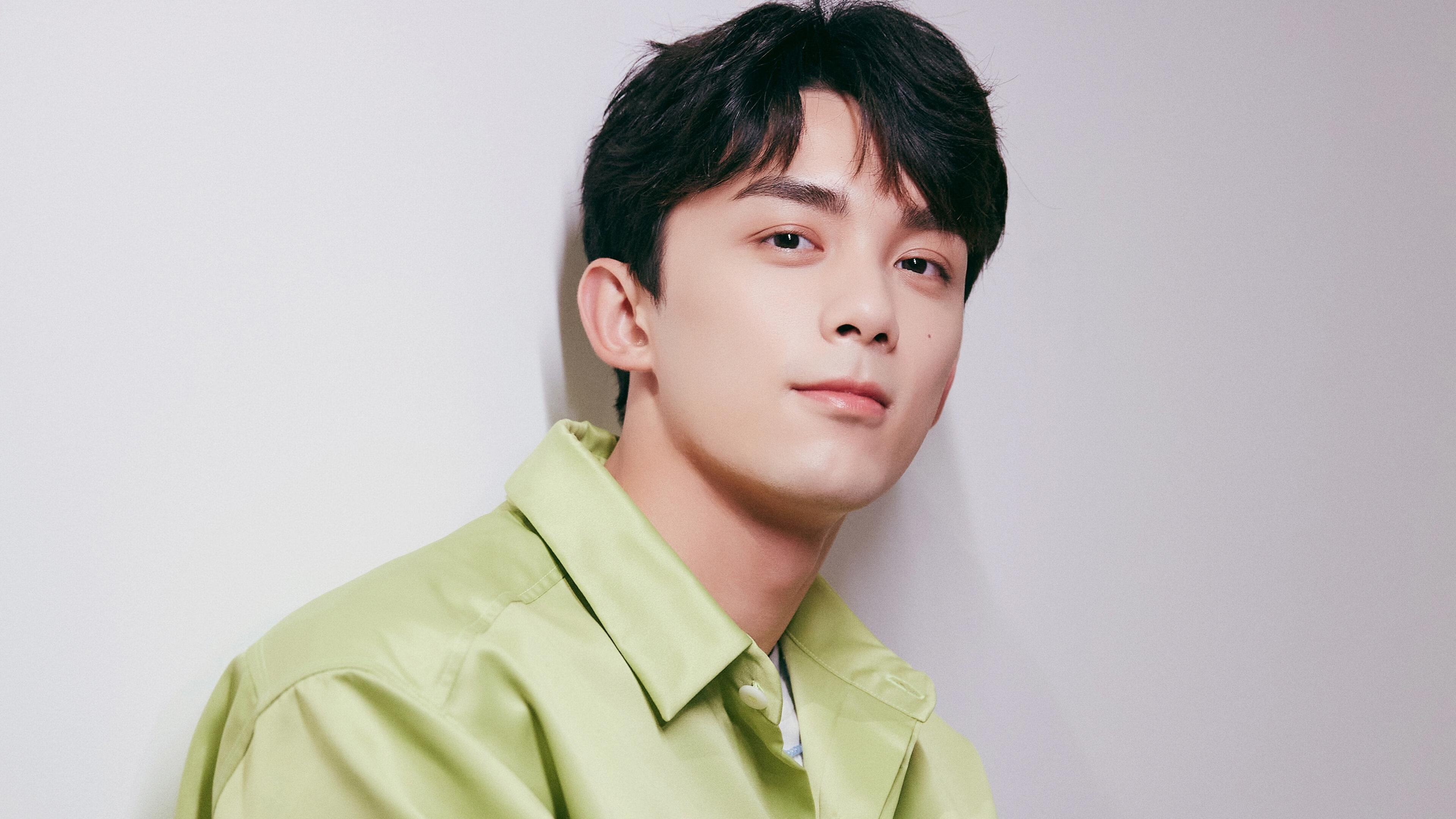 “飞盘：三叉湖赛场飞扬，速度与技巧成就精彩”