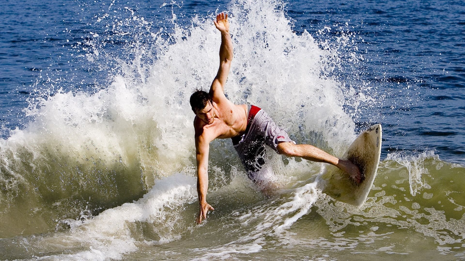 “2025世界运动会:简阳文体中心篮球赛事展现团队力量”